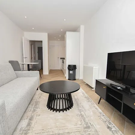 Modern & Bright 1bed In - Sleeps 3 Apartment