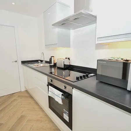 Modern & Bright 1bed In - Sleeps 3 *