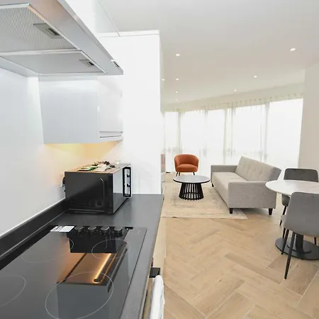 Modern & Bright 1bed In - Sleeps 3 *